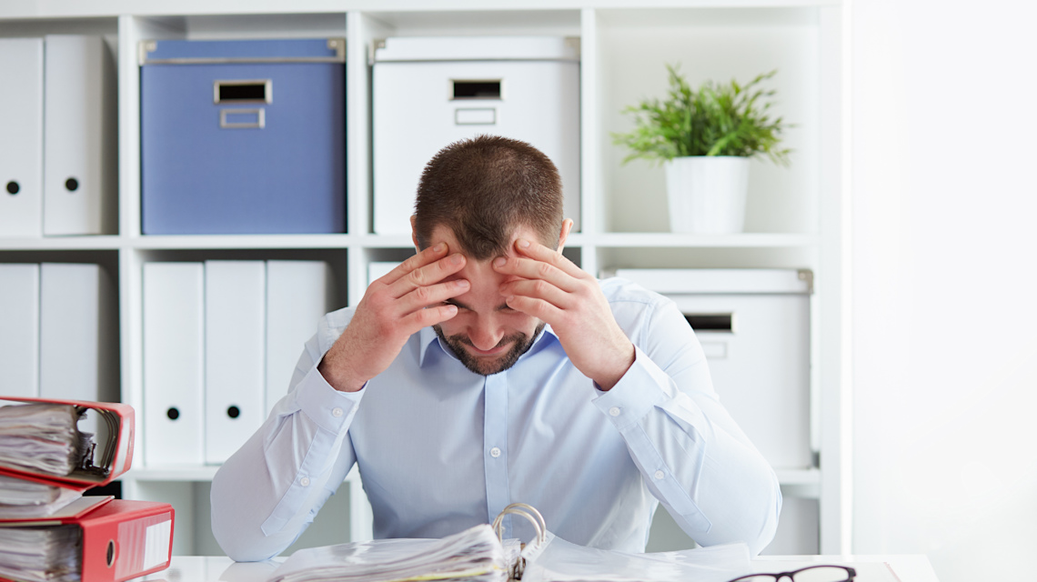 iStock 514771494 => Krise, Insolvenz, schlechte Zahlen, Verzweiflung, Überschuldung