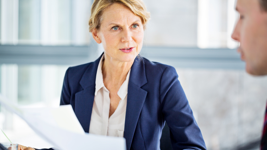 iStock 638608666 => Personal, Coaching, Führungskraft, Mitarbeiter, Mitarbeitergespräch, Chef, Chefin, Vorgesetzter, Vorgesetzte
