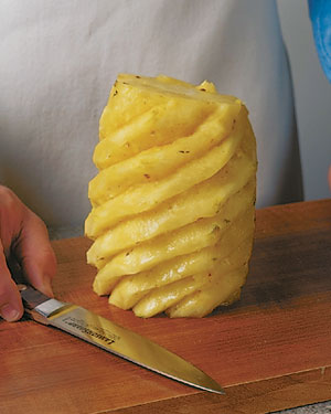 Tips-How-to-Cut-a-Pineapple3