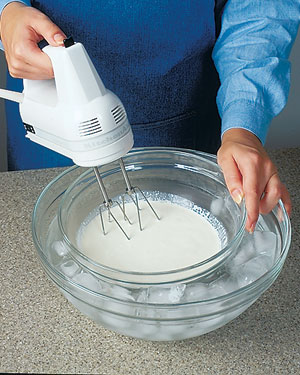 Tips-Ways-to-Keep-Cream-Cold-When-Whipping1