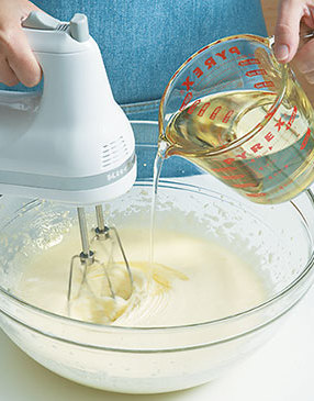 With the mixer running, add the oil for the cupcakes in a thin stream so it emulsifies with the sugar and eggs.
