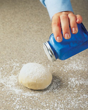 Tips-DIY-Flour-Shaker-for-Baking