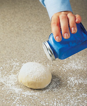 Tips-DIY-Flour-Shaker-for-Baking