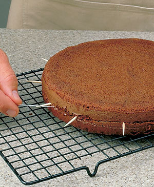 Tips-How-to-Cut-a-Cake-in-Half-with-Floss-Lead