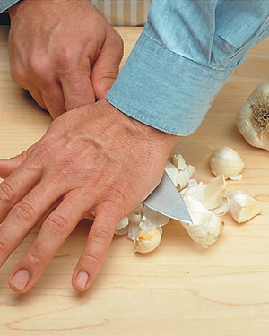 Tip-How-to-Peel-Head-of-Garlic