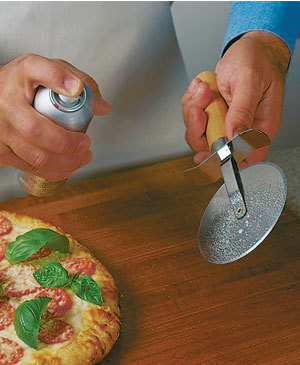 Tips-DIY-Nonstick-Pizza-Cutter