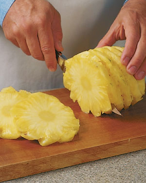 Tips-How-to-Cut-a-Pineapple4