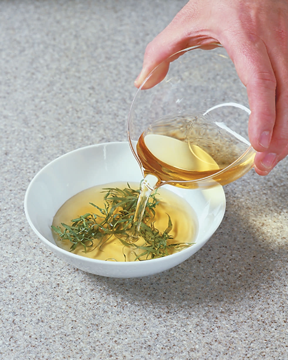 Tips-Preserve-Herbs-by-Making-Flavored-Vinegars