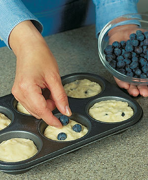 Tips-How-to-Keep-Berries-from-Sinking-in-Muffins