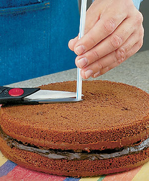 Tips-An-Easy-Way-to-Stabilize-Layer-Cake