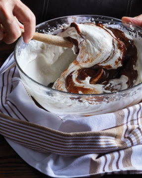 Dark-&-White-Chocolate-Cream-Pie-Step3