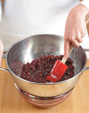 Jellied-Cranberry-Sauce-with-Zinfandel-Step1