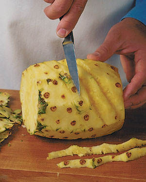 Tips-How-to-Cut-a-Pineapple2