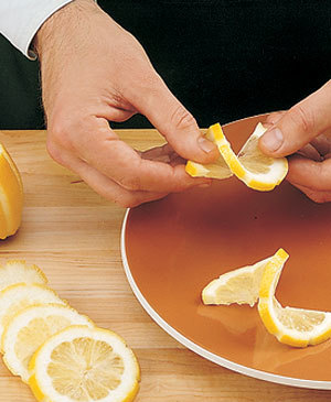 Tips-How-to-Make-Lemon-Wheels-for-Garnish