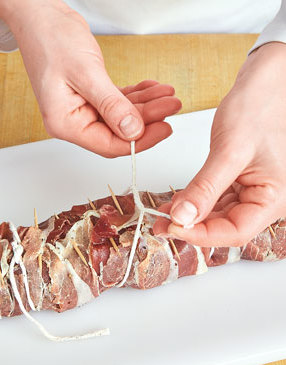 Prosciutto-Wrapped-Pork-Tenderloin-with-Balsamic-Sauce-and-Strawberries-Step1