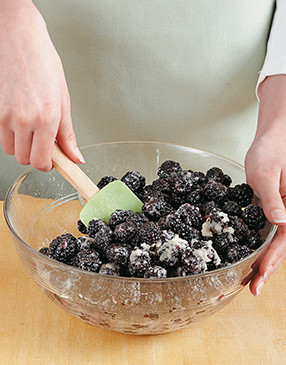 Gently stir the filling together to evenly distribute the tapioca without damaging the berries.