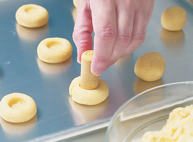 How to Make Thumbprints in Cookies-With a Wine Cork!