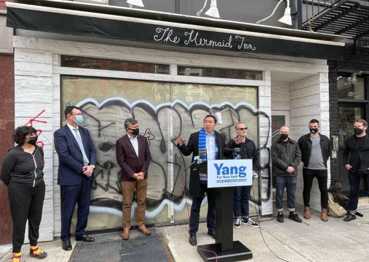 Andrew Yang Speaking In Front Of The Mermaid Inn