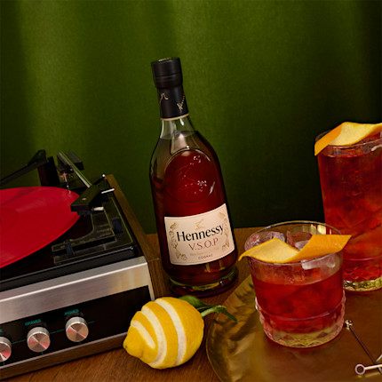 Discover the Hennessy Mango Mojito Cocktail at T1