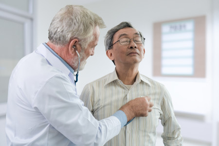 doctor-listens-to-heart