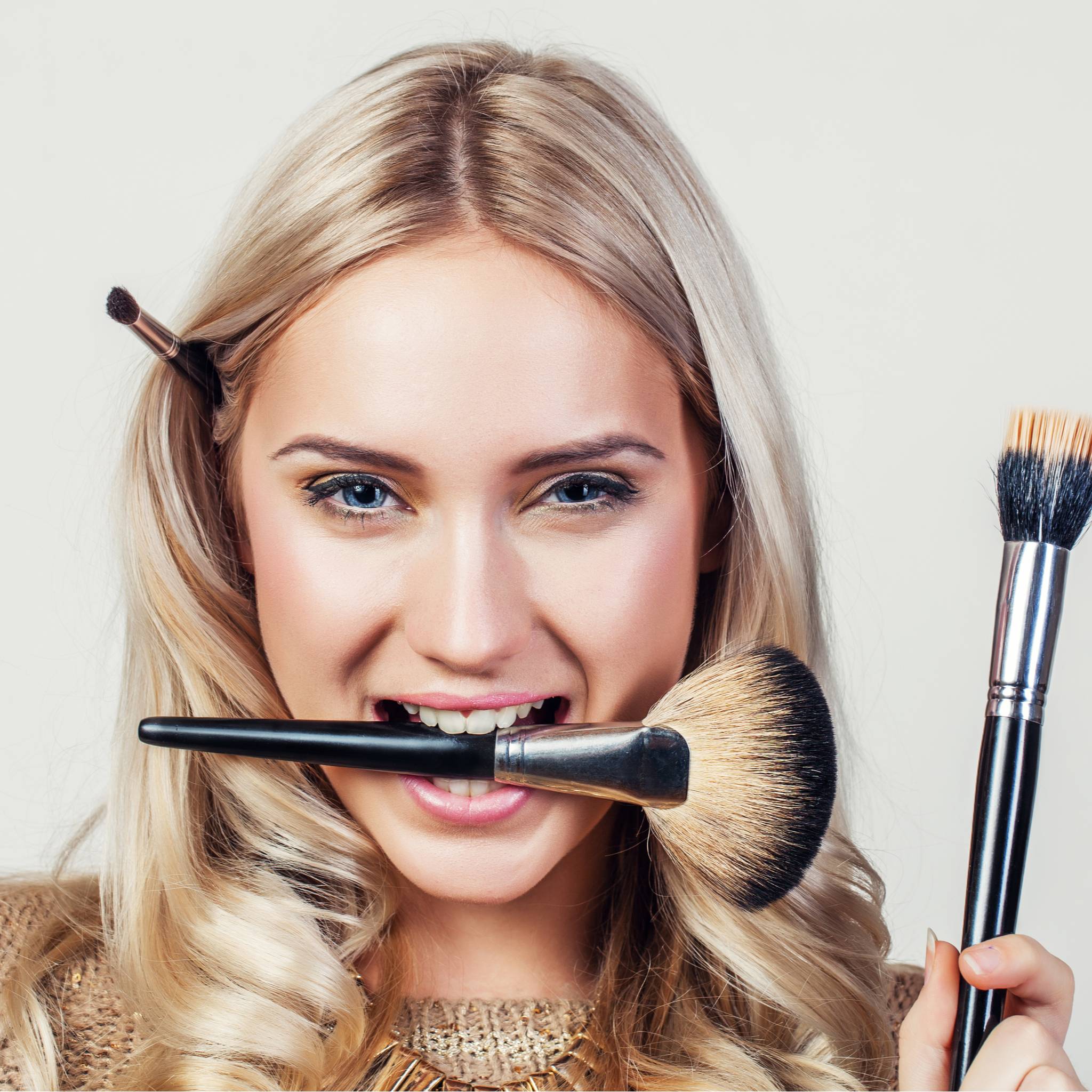 Makeup artist bullied apprentice