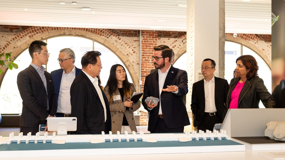 The Governor of Guangdong, China visits the Gallery Feature Image