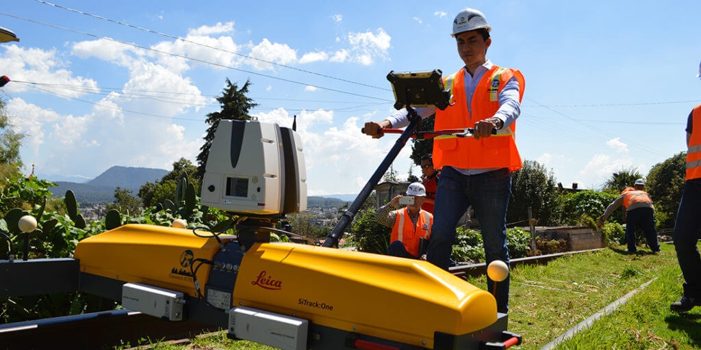 A Consorcio IUYET team using a Leica SiTrack reality capture system