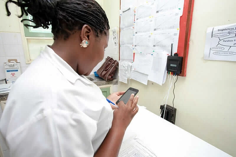 IoT in health care A nurse receives a ColdTrace alert