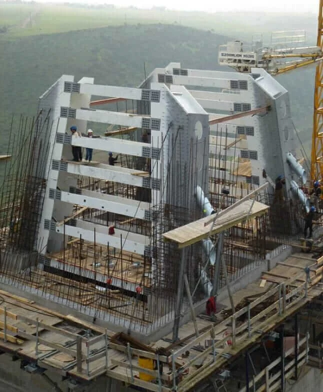 Construction of head of pylon for Bouregreg River cable-stayed bridge
