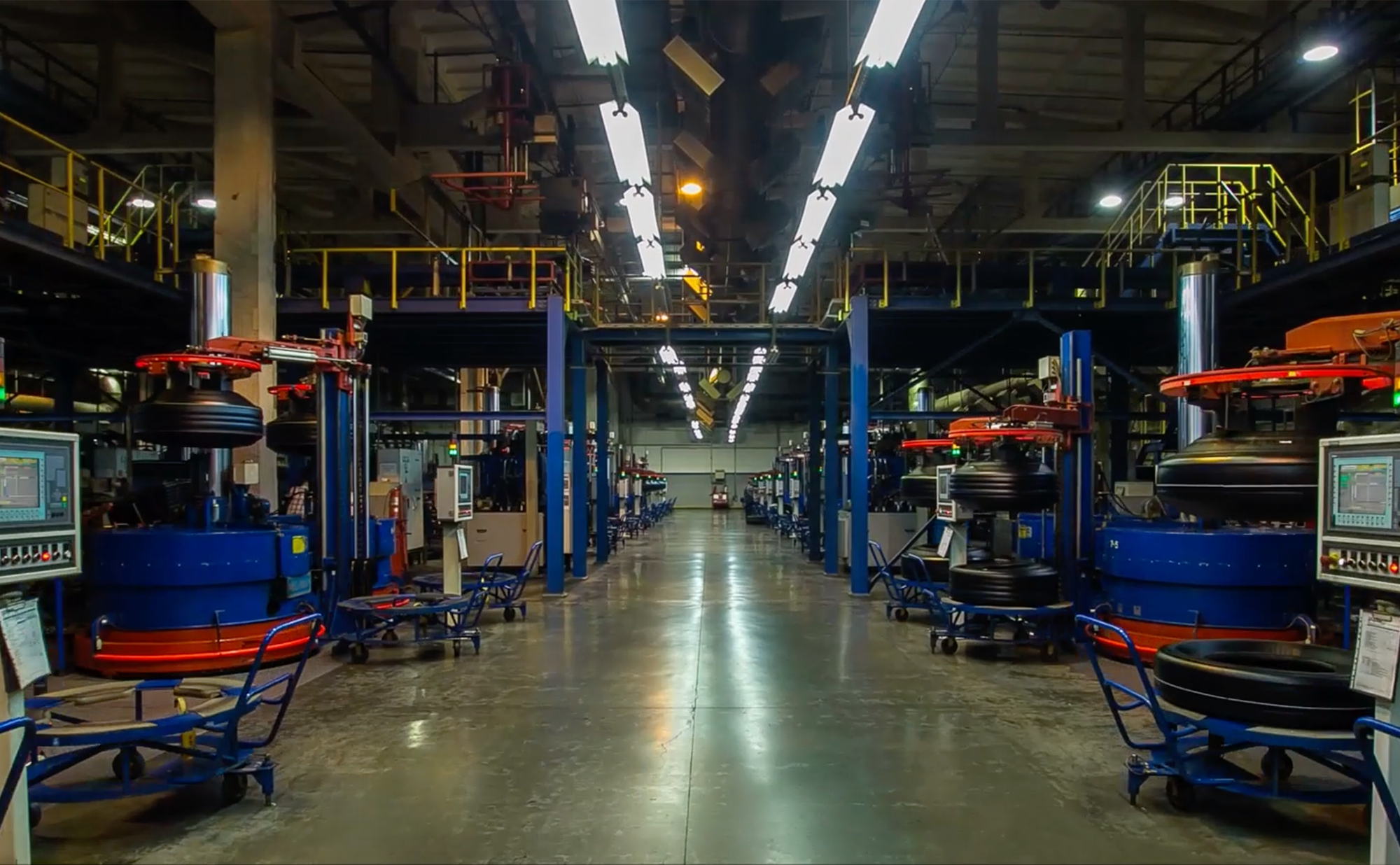 Shop floor with machinery on both sides