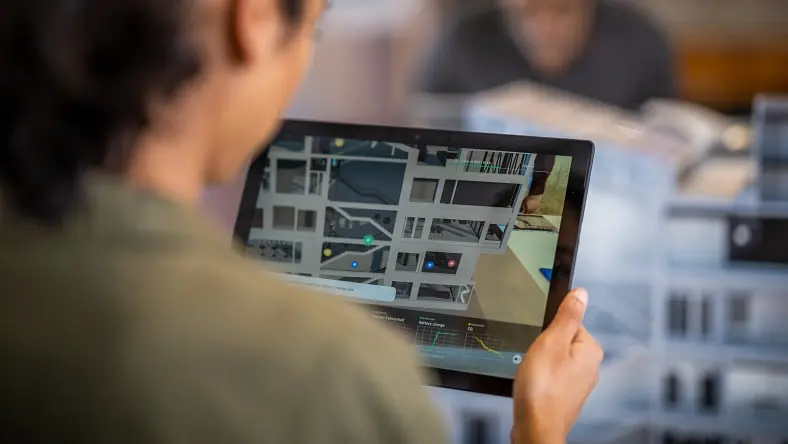 Employee looking at digital twin on a tablet