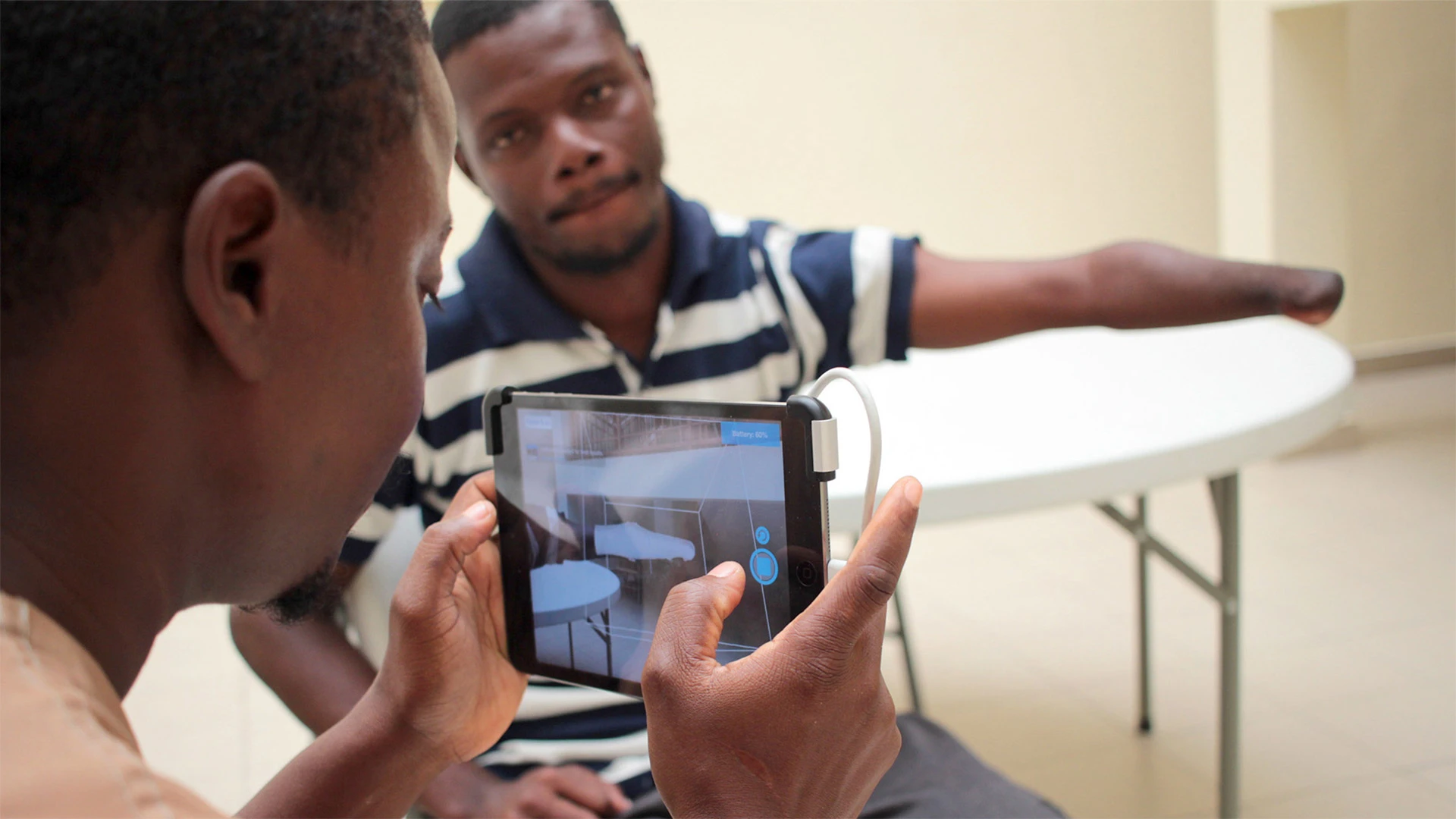 a clinician using a 3D Scanner