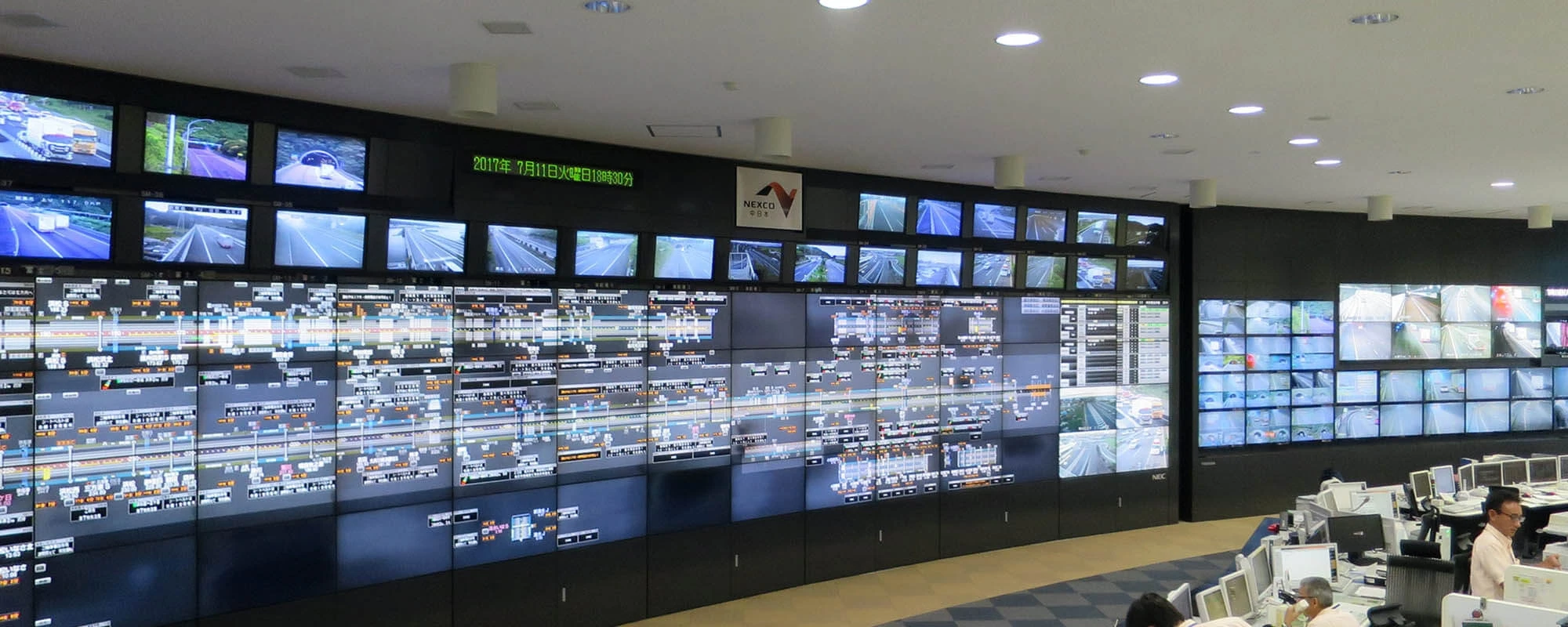 NEXCO’s Kawasaki smart-highway traffic control center