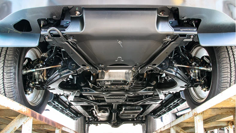 Engine chassis
