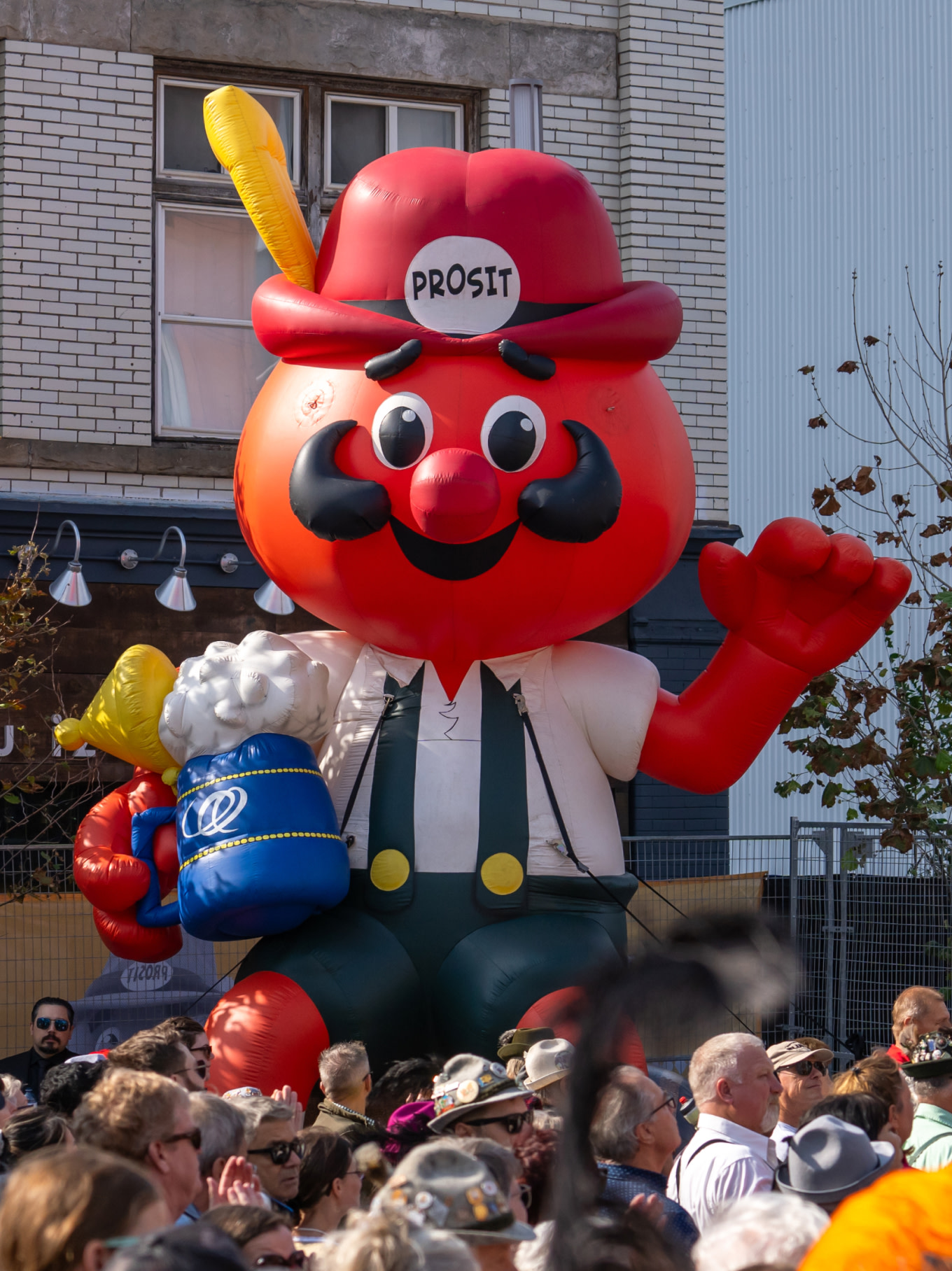 Onkel Hans large inflatable