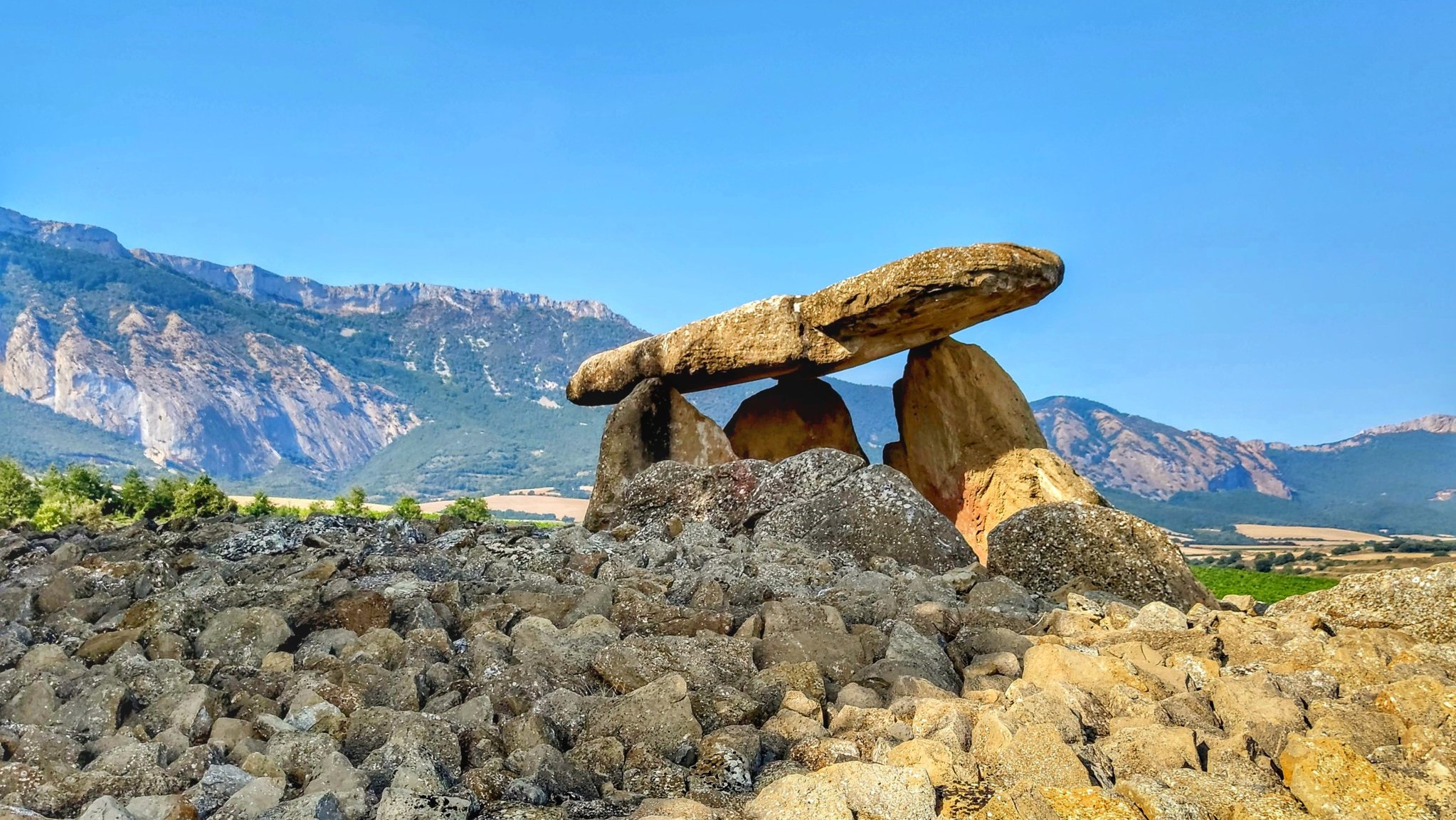 dolmen-chabola-de-la-hechicera
