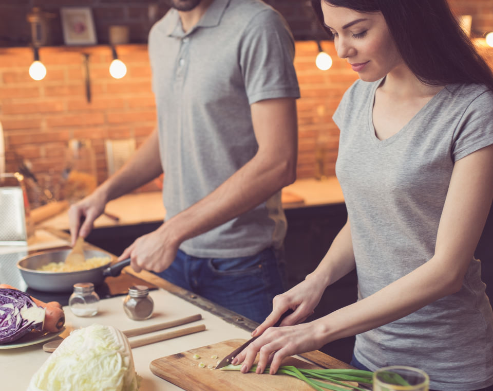 couple-cooking-together-i-screen