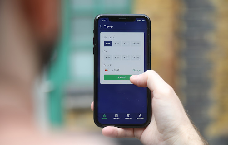 A photo of a Bulb member topping up using the Smart Pay As You Go app