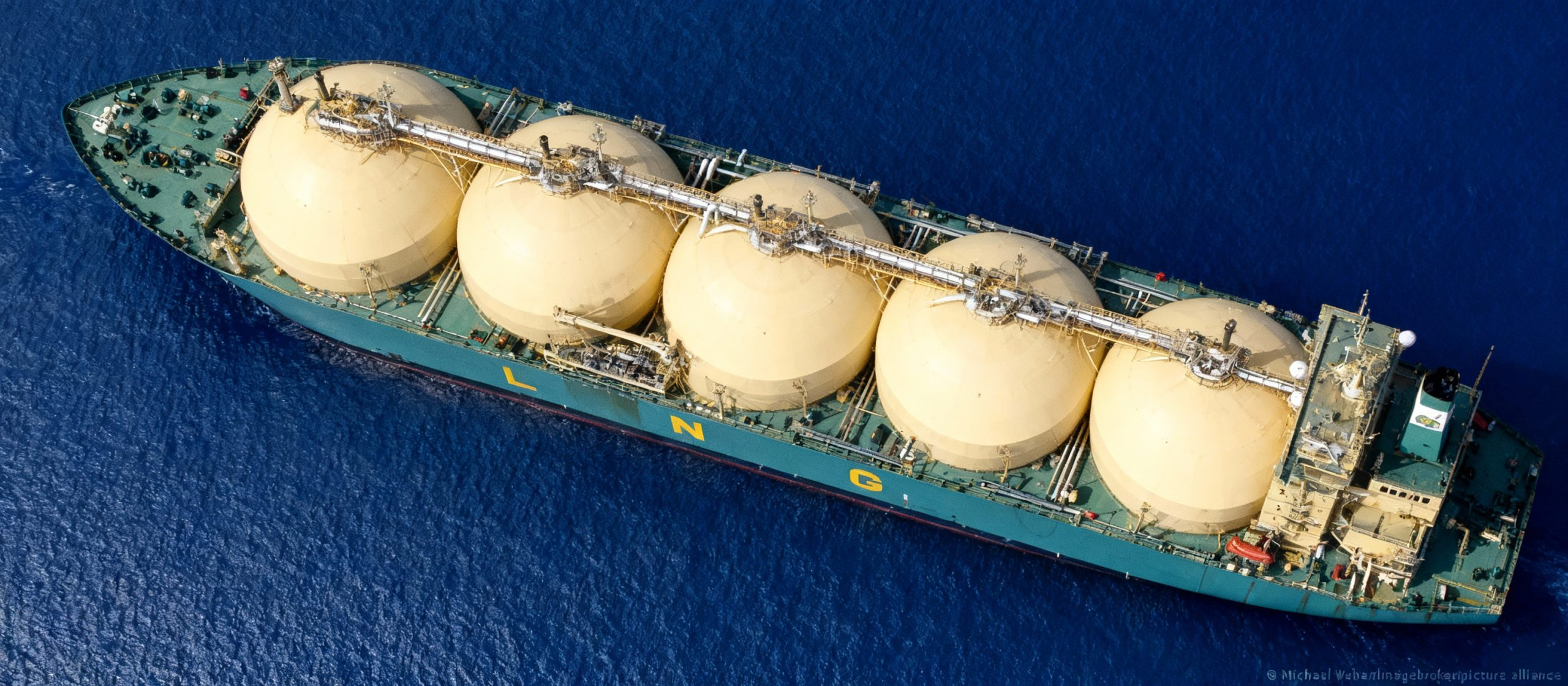 México explora reexportar gas estadounidense a Asia entre oportunidades fiscales y riesgos energéticos.