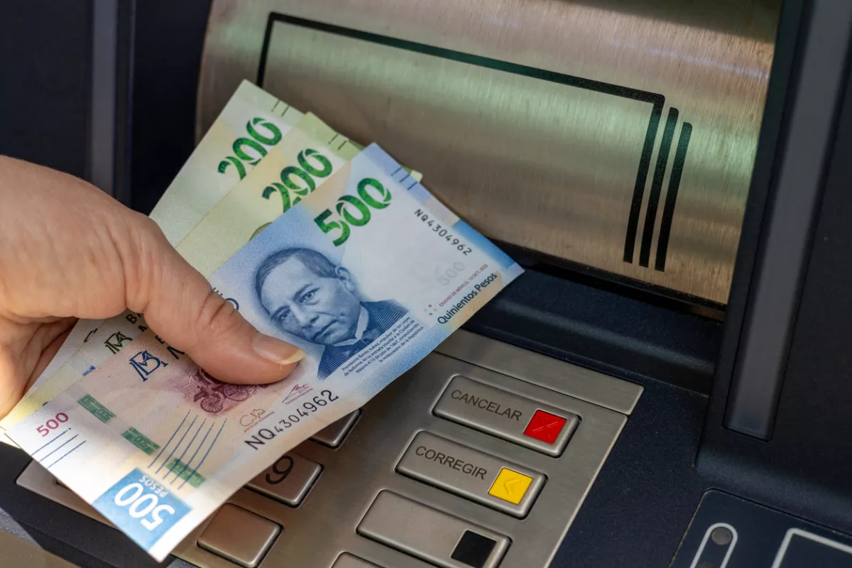 Los depósitos en efectivo pueden generar problemas con el SAT, incluso años después.