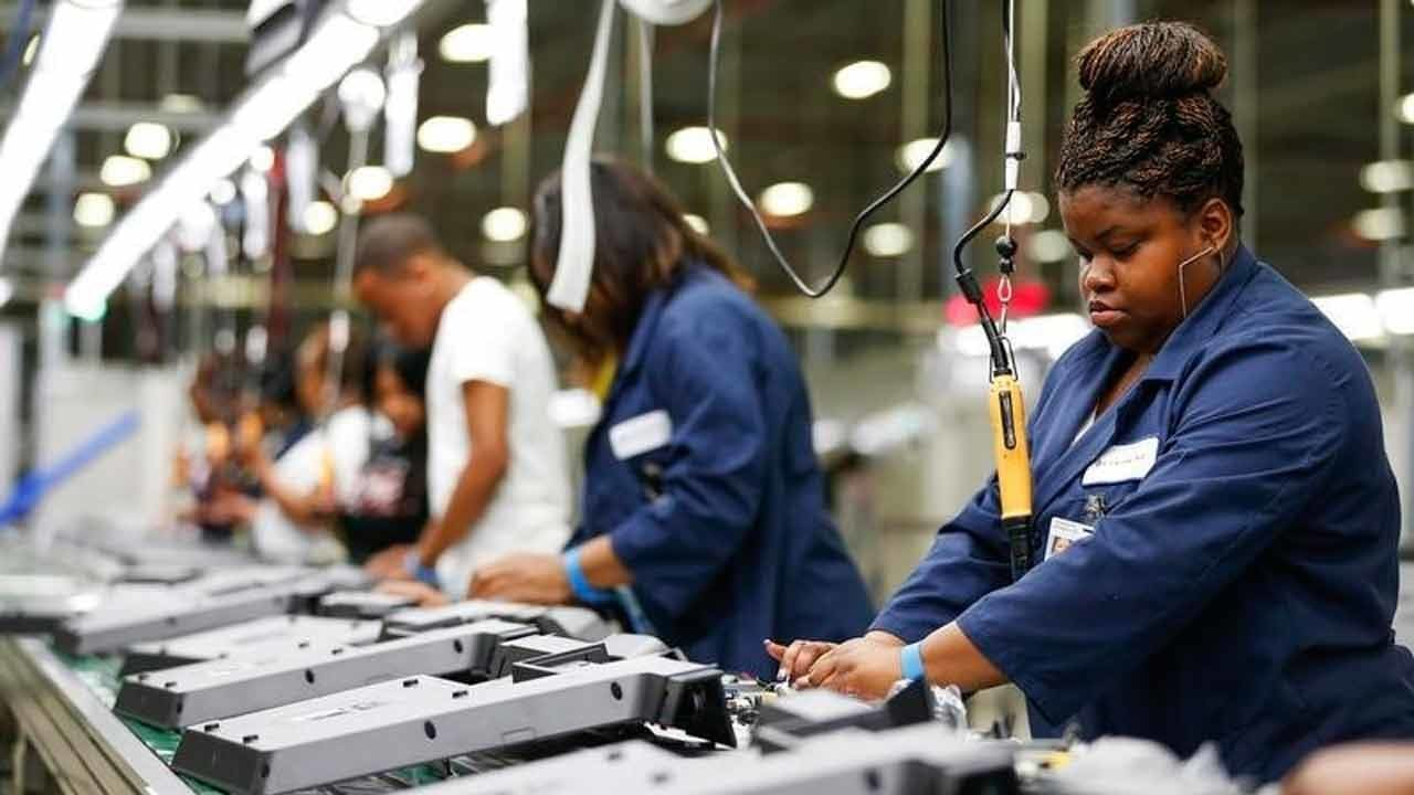 Manufactureros de EU bajo la sombra del T-MEC; el 70% ve incertidumbre.