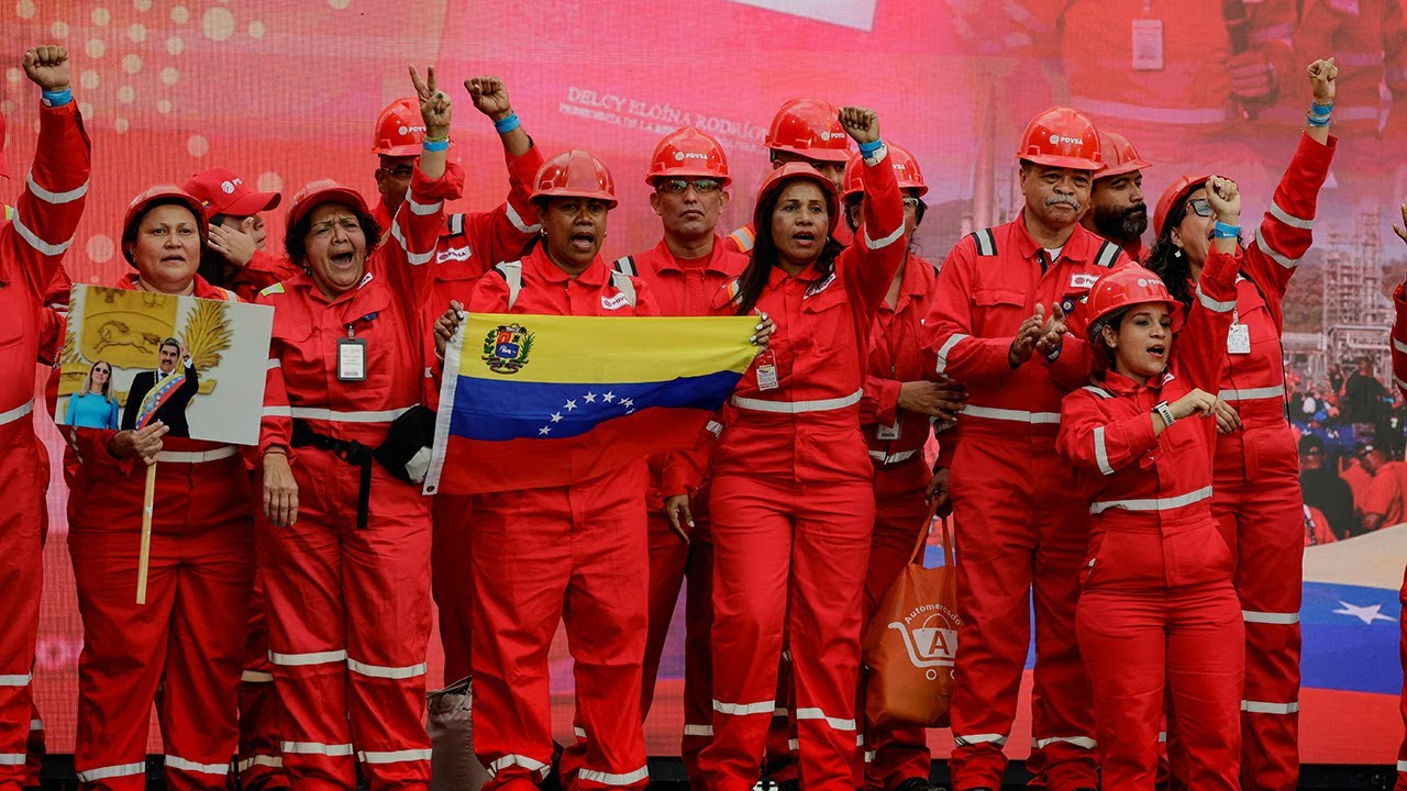 Venezuela abre su industria petrolera a la inversión privada, EU suaviza las sanciones.