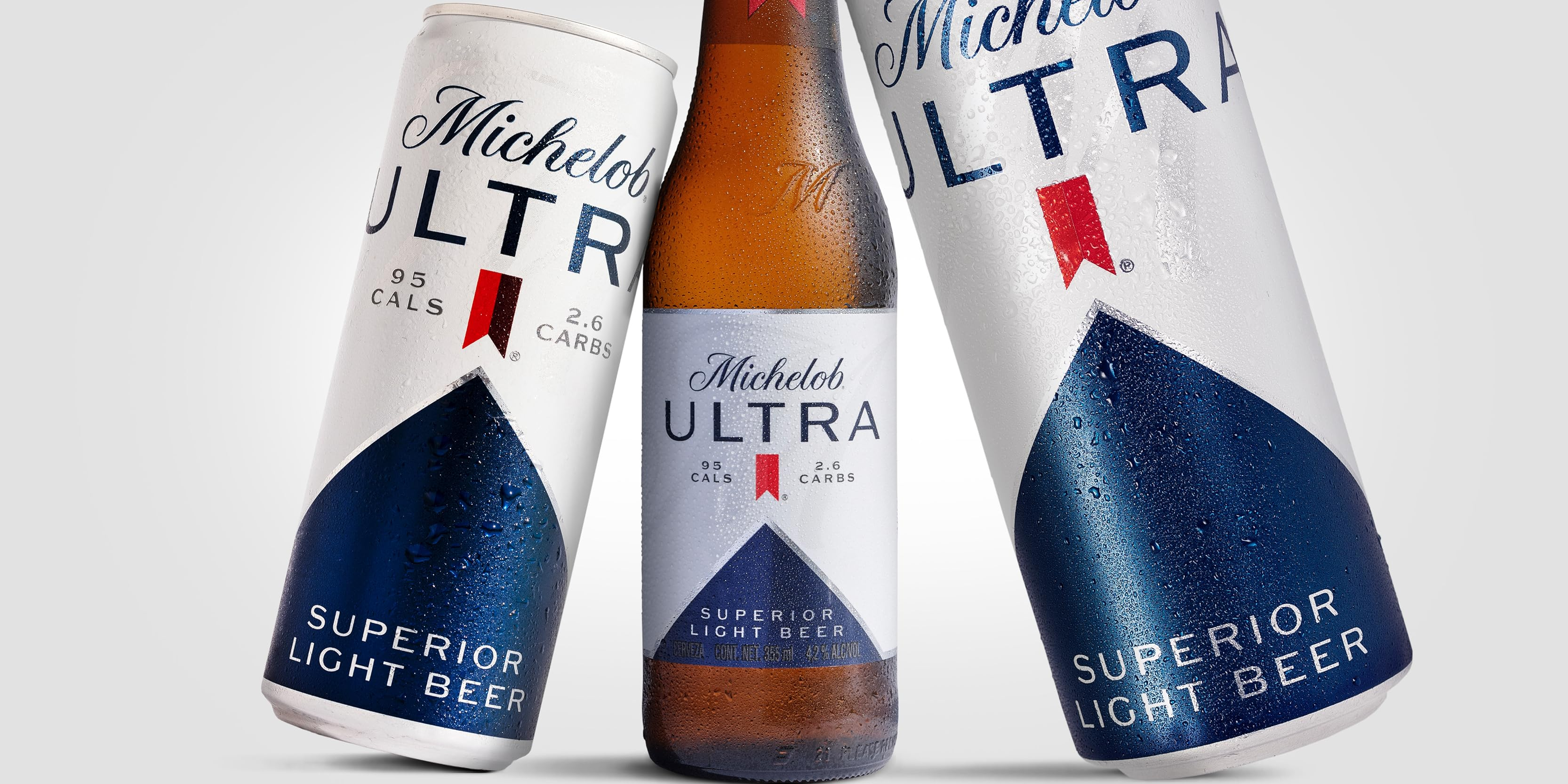 Grupo Modelo y Heineken esperan fallo por presunta copia entre Michelob Ultra y Amstel Ultra.