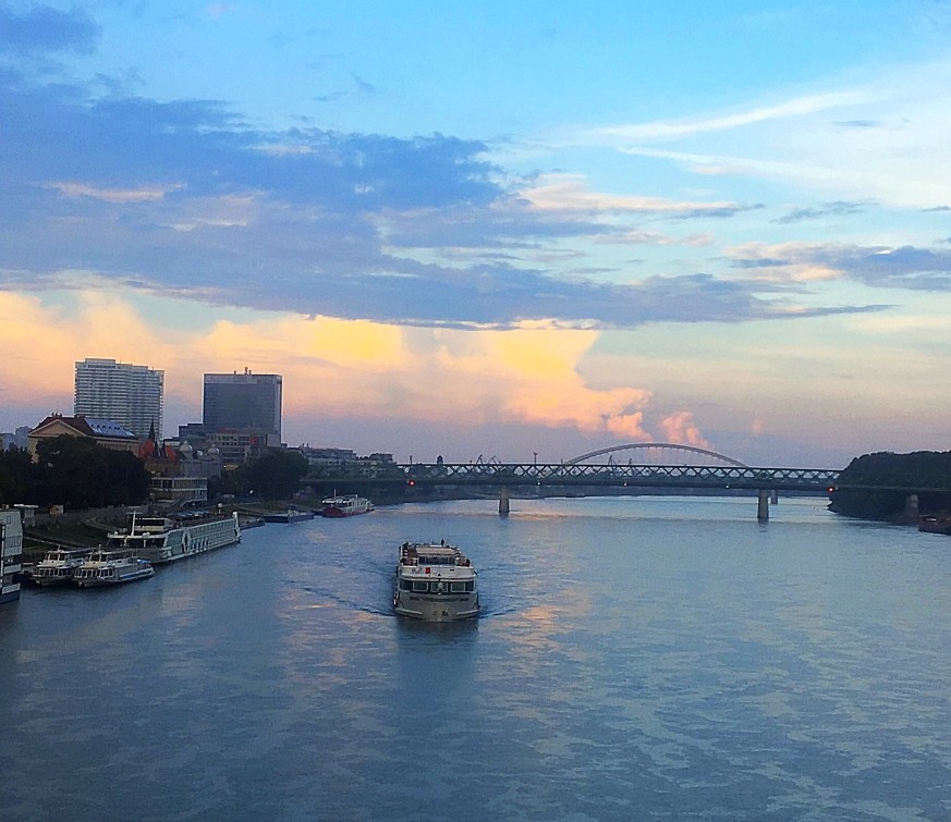 dusk-in-bratislava t20 modp23