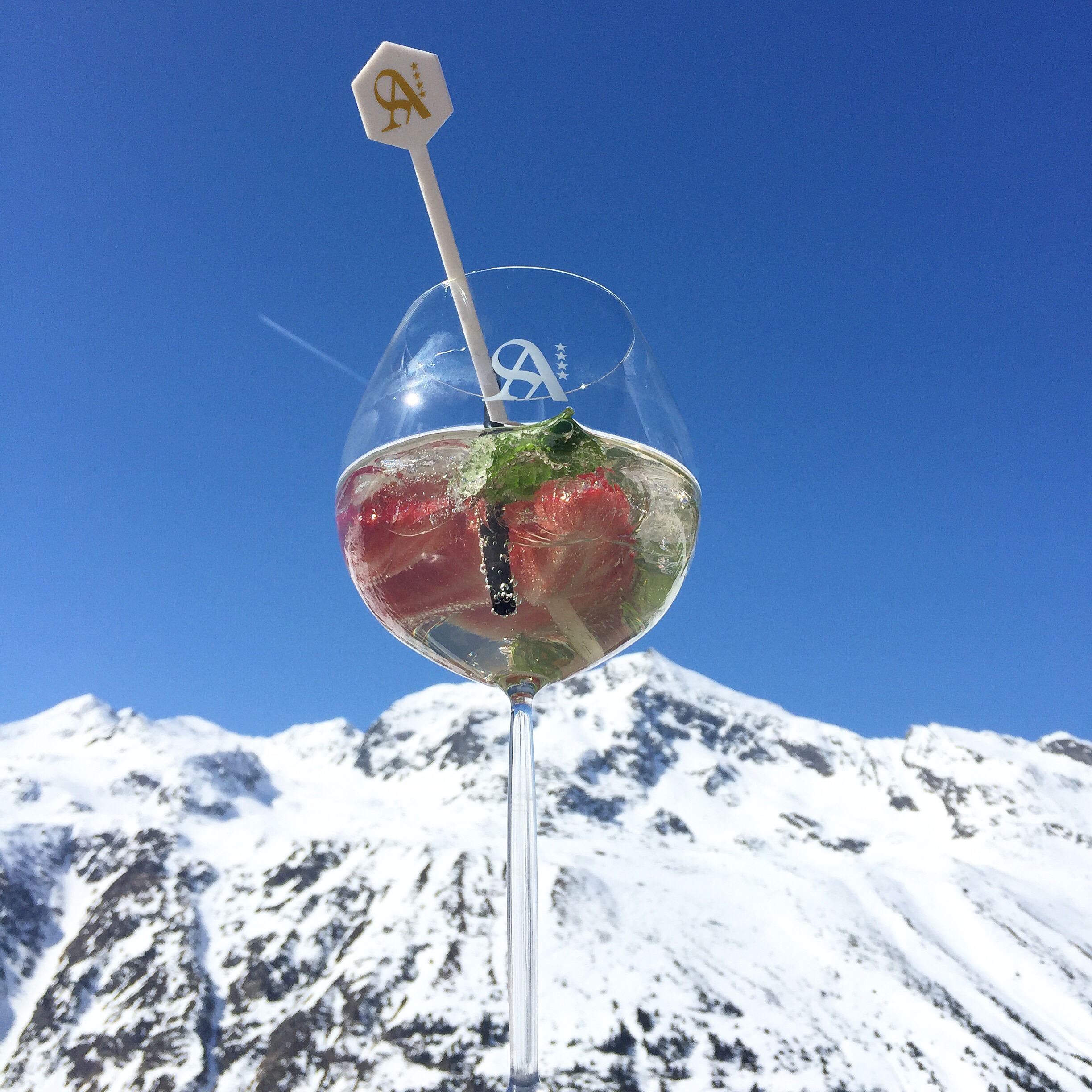 cocktails-in-the-mountains t20 0njyRw