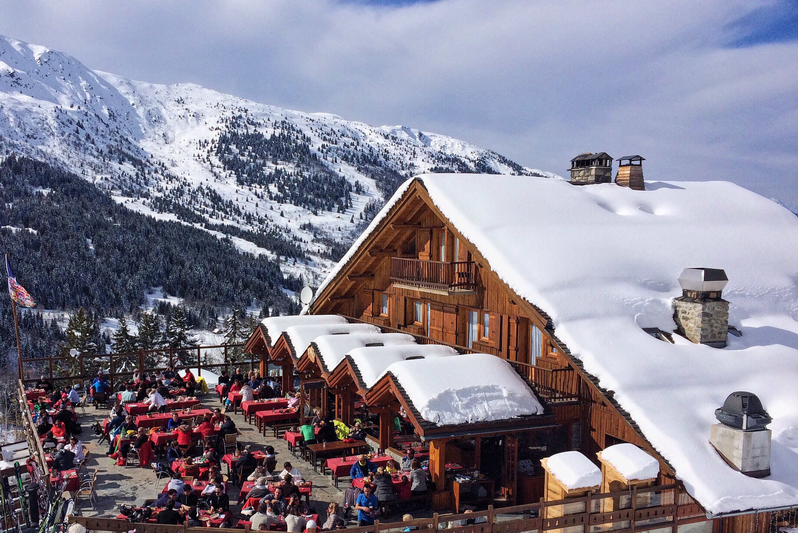 outdoor-party-in-the-ski-resort t20 lWaKow