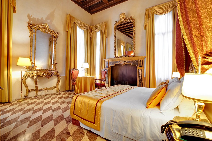 dona palace room