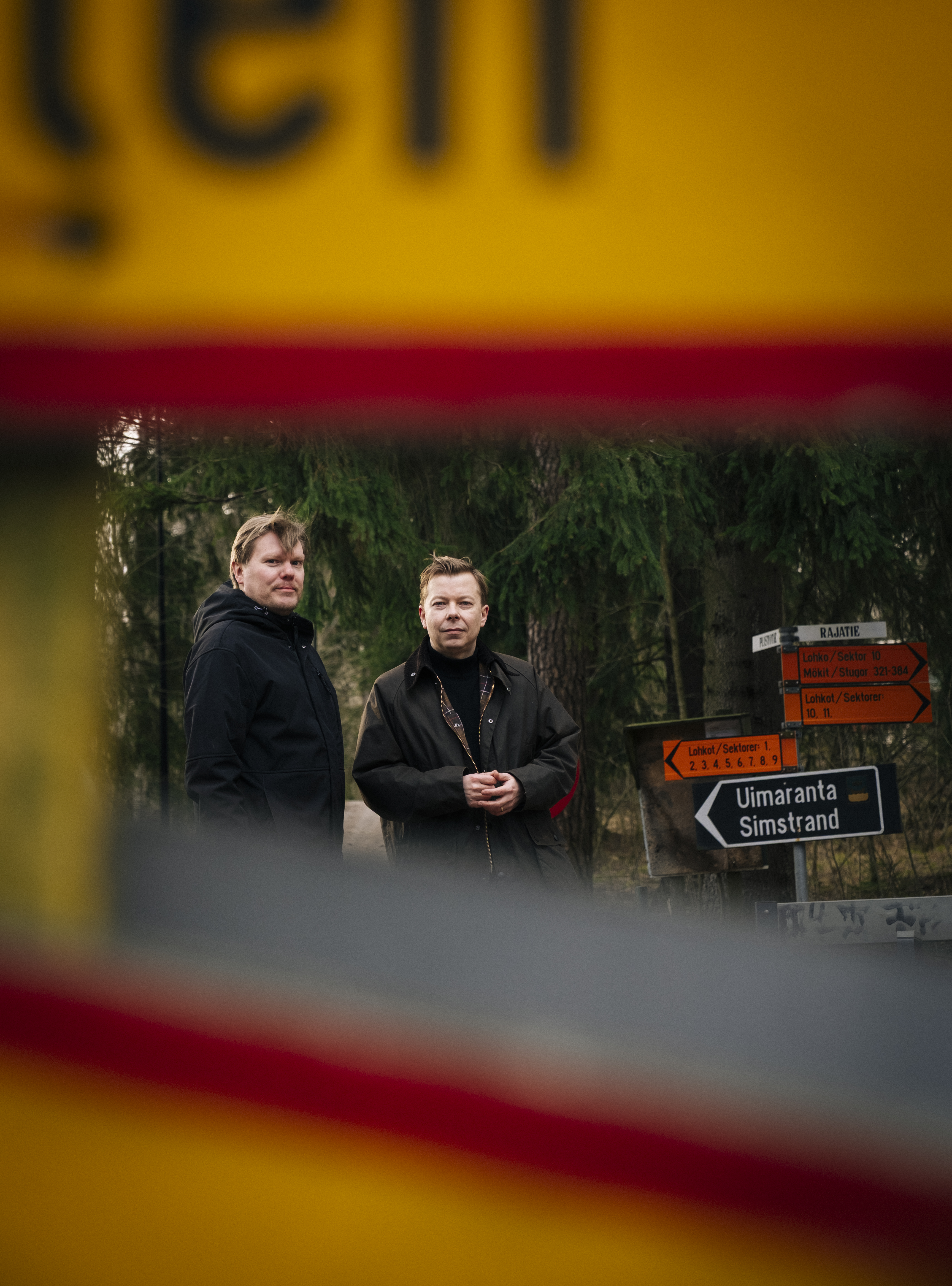 Tuomas Rimpiläinen ja Miika Viljakainen Kivinokassa, muutaman kymmenen metrin päässä paikasta, jossa Ismo Junni murhasi yhden uhreistaan.