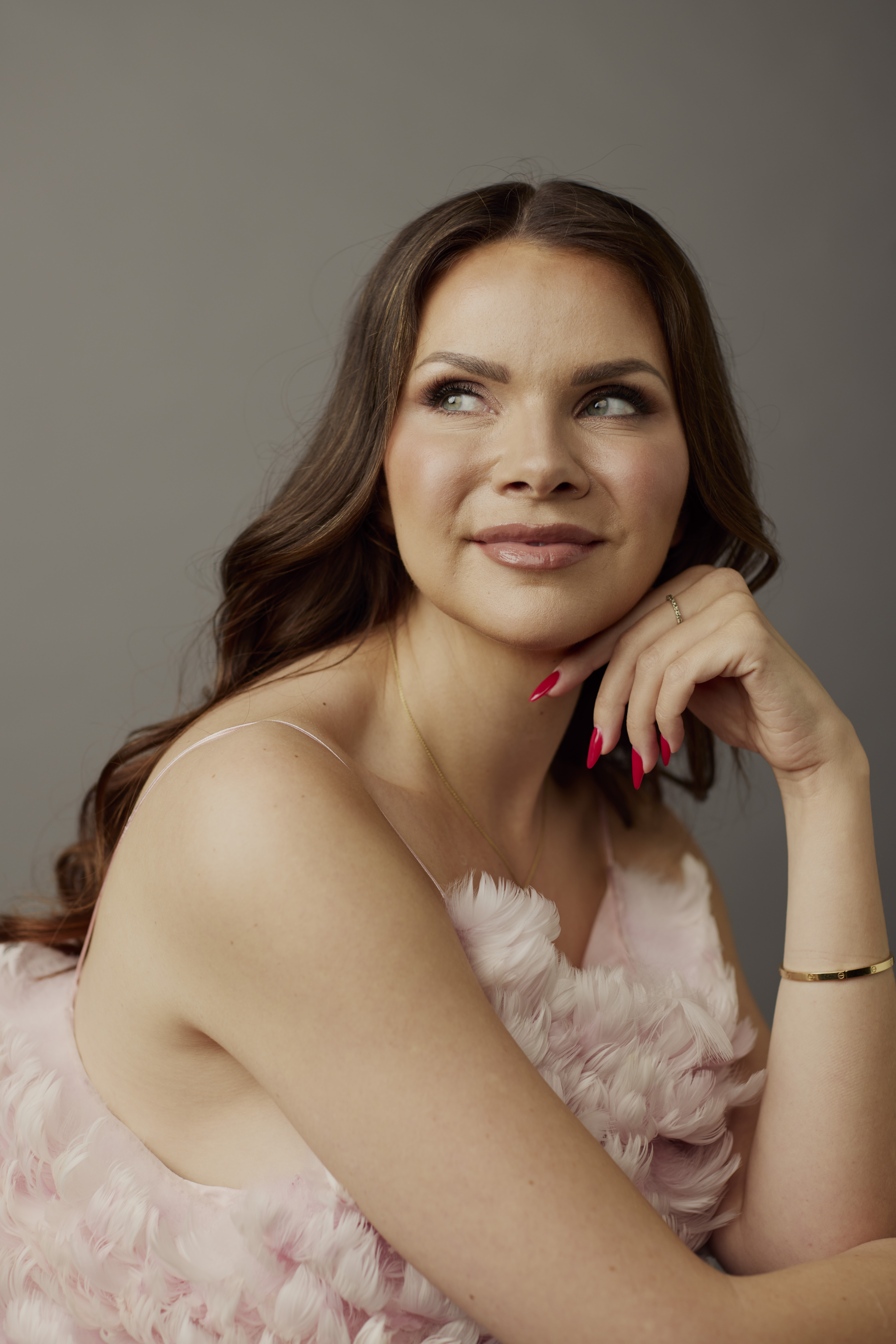 Vivian Nick saa usein viestejä, joissa lähettäjä kertoo seuranneensa häntä jo IRC-Galleriassa (Kuva: Sanna Lehto)