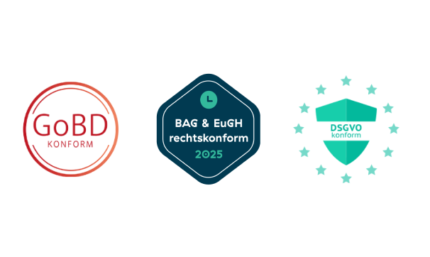 Drei runde Konformitätsabzeichen: Links-GoBD konform in Rot; Mitte-BAG & EuGH rechtskonform 2025 in Blau und Weiß; Rechts-DSGVO konform in Teal auf einem Schild mit Sternen.